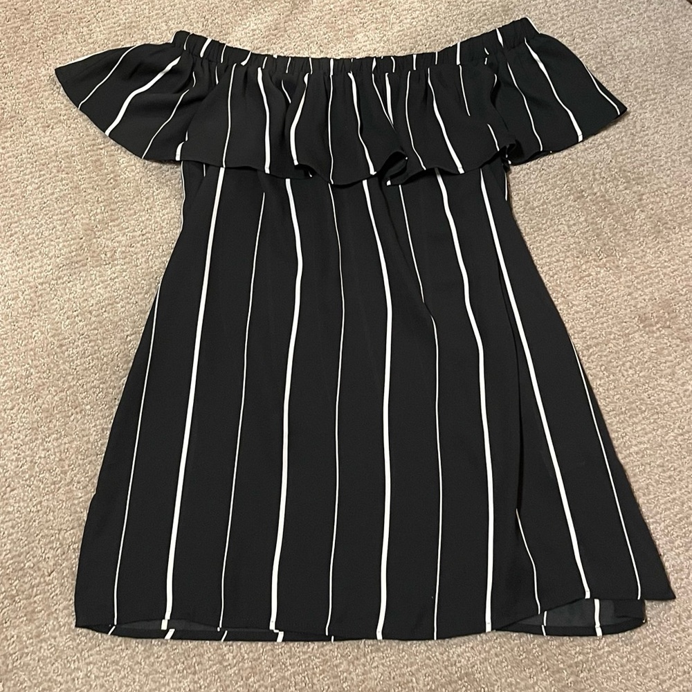 NWOT Off-The-Shoulder Blouse